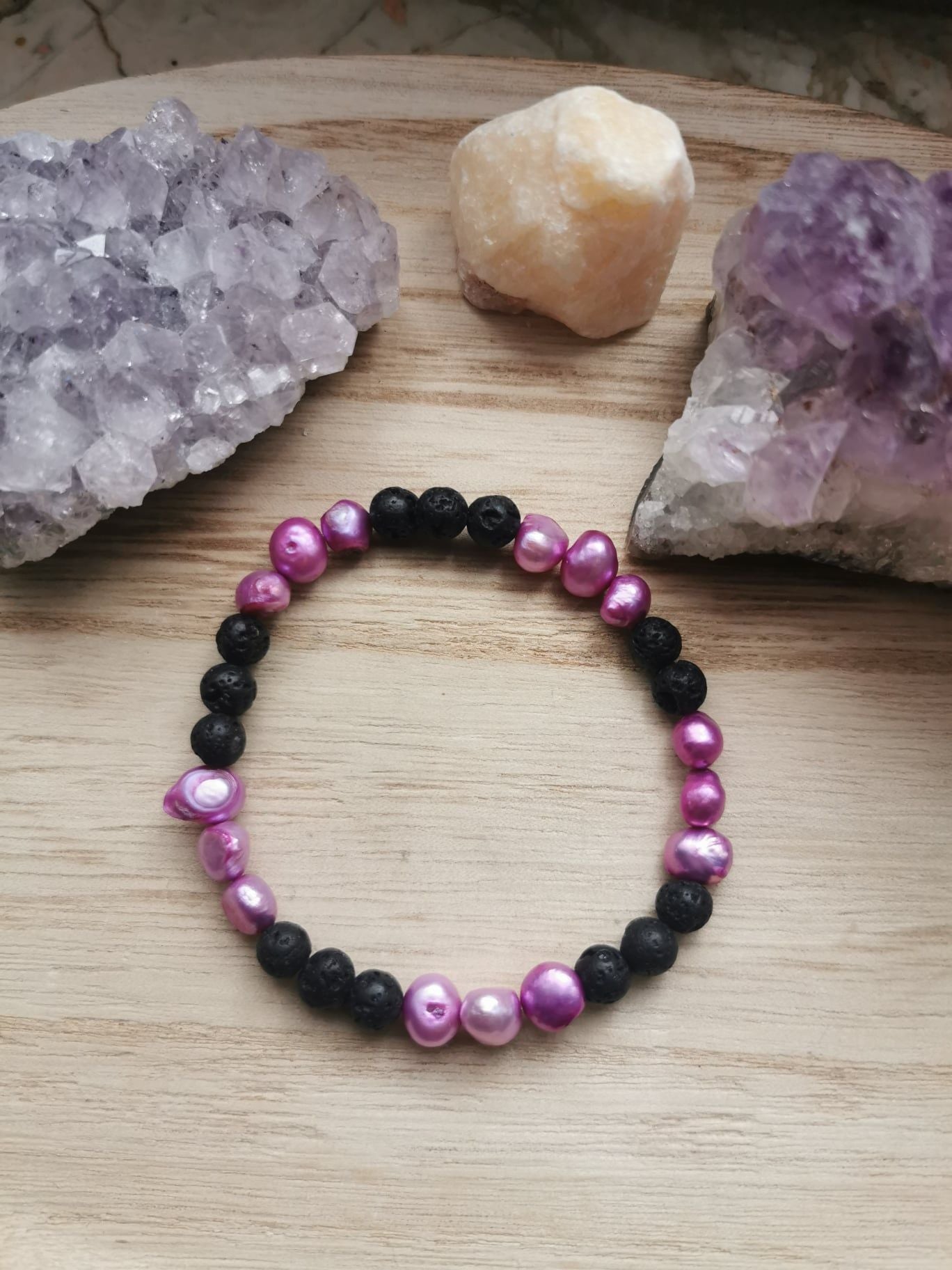 Süßwasserperle Lila und Lava Armband